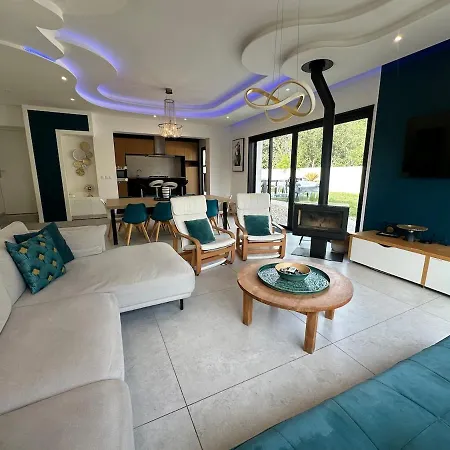 16 Personnes - Jacuzzi -wi-fi Netflix - Parking ヴィラ *