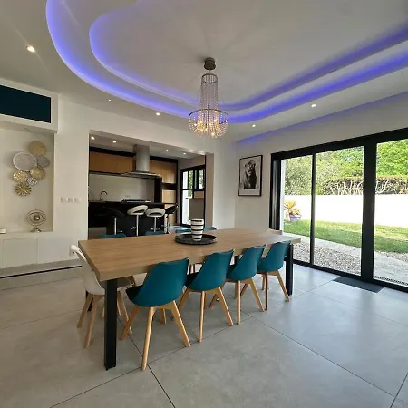 16 Personnes - Jacuzzi -wi-fi Netflix - Parking *
