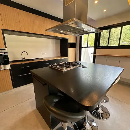 16 Personnes - Jacuzzi -wi-fi Netflix - Parking