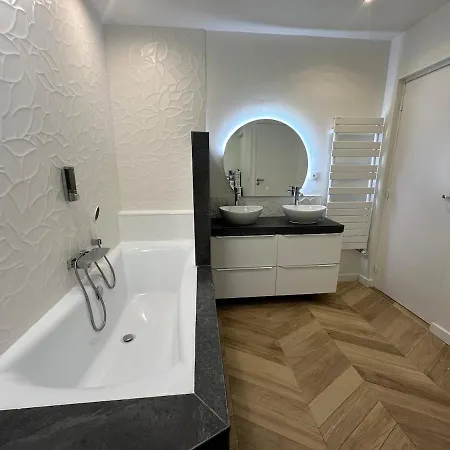 16 Personnes - Jacuzzi -wi-fi Netflix - Parking