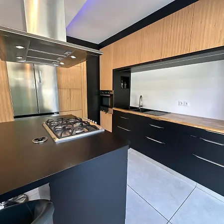 16 Personnes - Jacuzzi -wi-fi Netflix - Parking Villa *