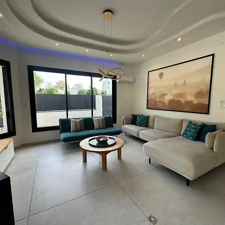 16 Personnes - Jacuzzi -wi-fi Netflix - Parking