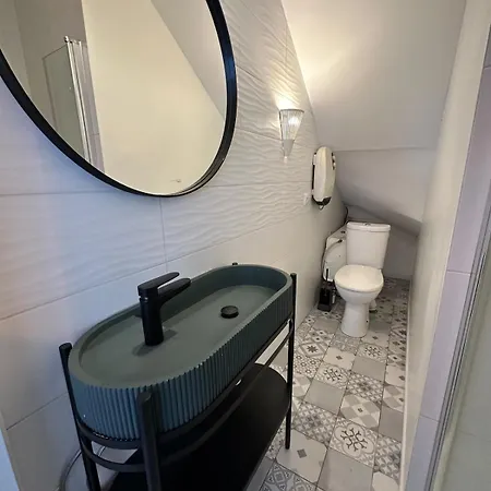 16 Personnes - Jacuzzi -wi-fi Netflix - Parking